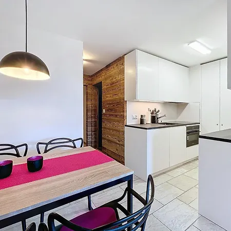 Apartment Crescendo 209 *